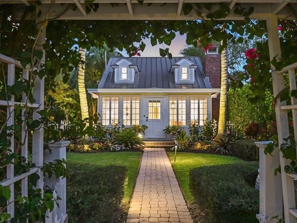 356 11th AVE S, NAPLES, FL 34102