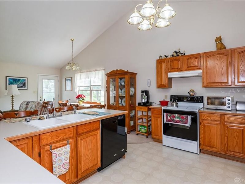 6746 Grovebelle Drive, Huber Heights, OH 45424 Photo 13