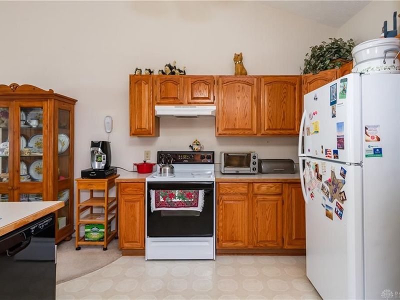 6746 Grovebelle Drive, Huber Heights, OH 45424 Photo 14