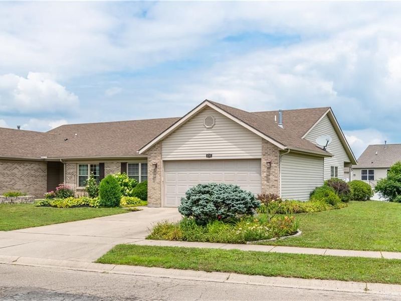 6746 Grovebelle Drive, Huber Heights, OH 45424 Photo 2