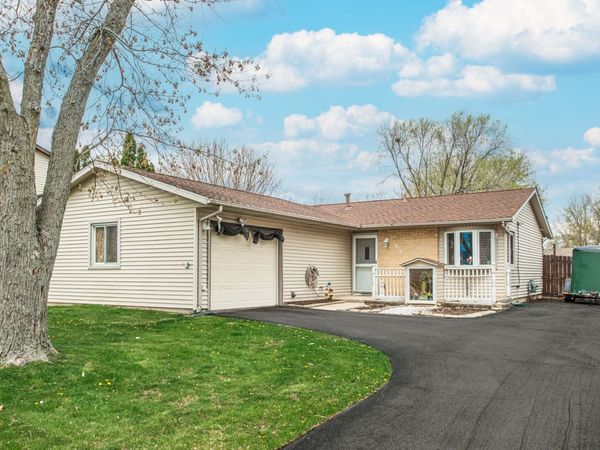 810 Oakton Avenue , Romeoville, IL 60446