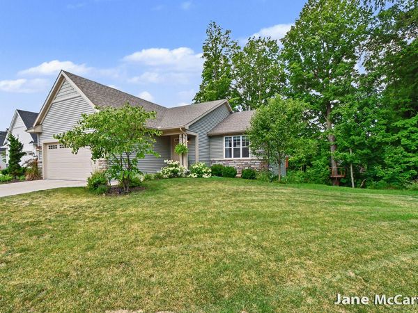 6523 Cherry Mead Court SE, Caledonia, MI 49316
