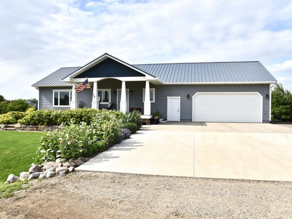 220 Deryn Street, Pierre, SD 57501