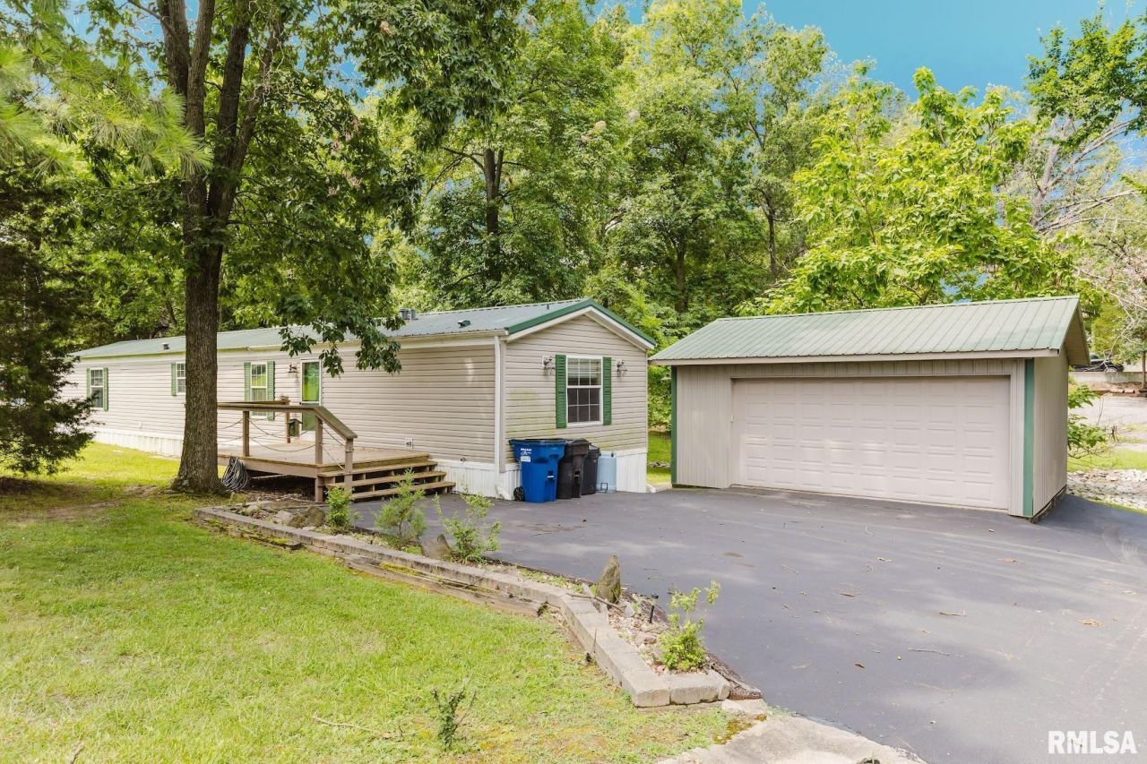 11747 Ridgewood Drive, Marion, IL 62959 Main Photo