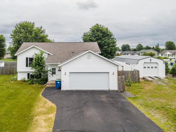 2104 MEADOW DRIVE, Kronenwetter, WI 54455