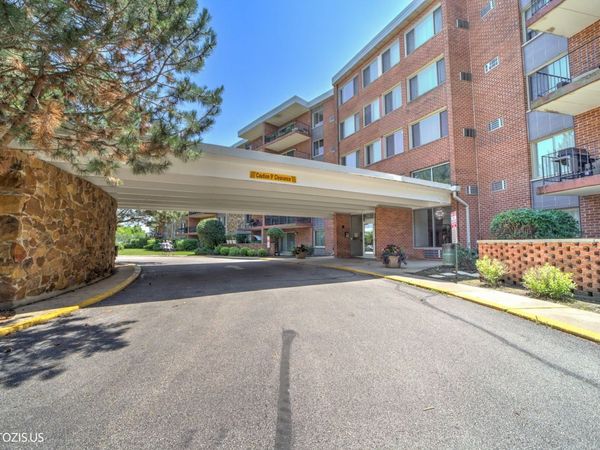 18 E Old Willow Road , Unit 101N, Prospect Heights, IL 60070