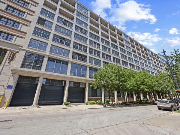 Unit 720, Chicago, IL 60610