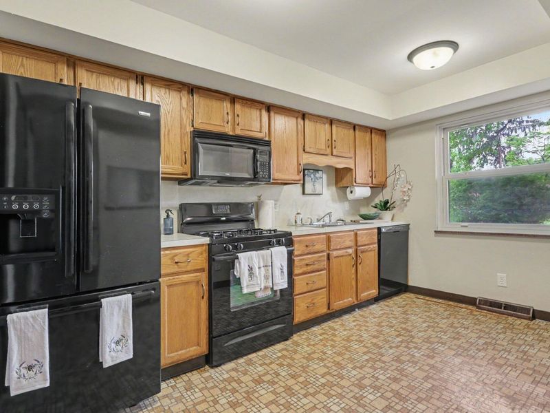 3824 Shamrock Drive , Columbus, OH 43227 Photo 10