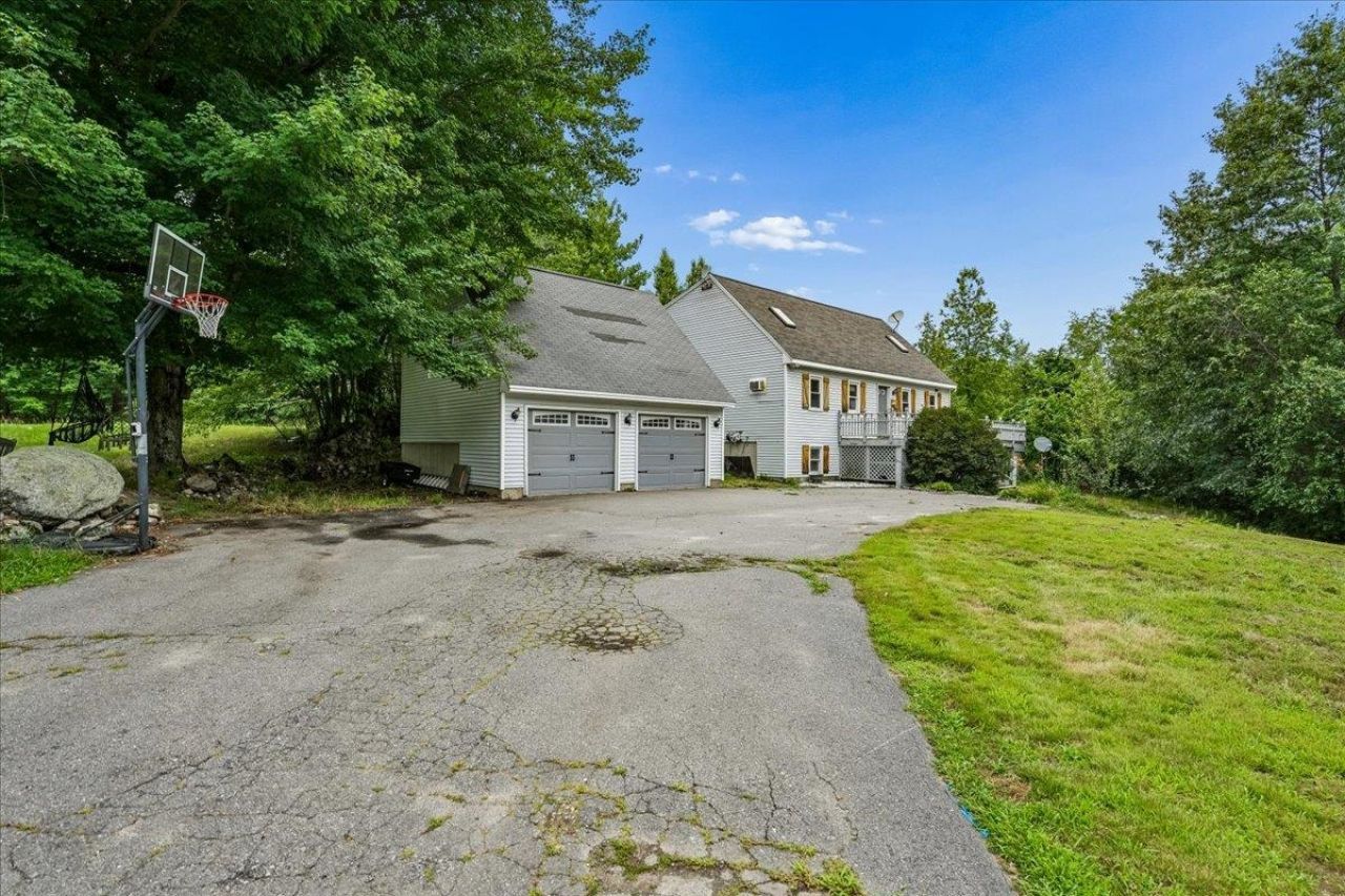 10 Armands Way, Dunbarton, NH 03046 Main Photo