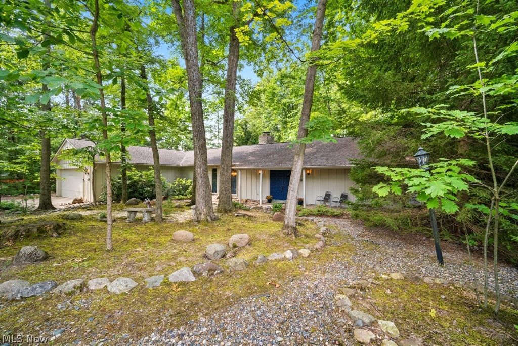11604 Park Moss Avenue, Strongsville, OH 44136 Main Photo