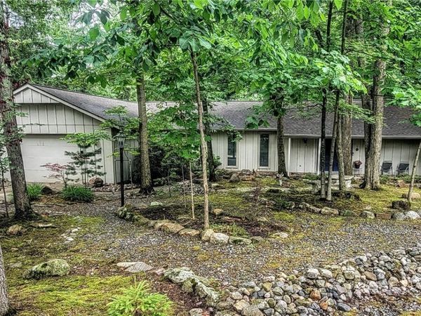 11604 Park Moss Avenue, Strongsville, OH 44136