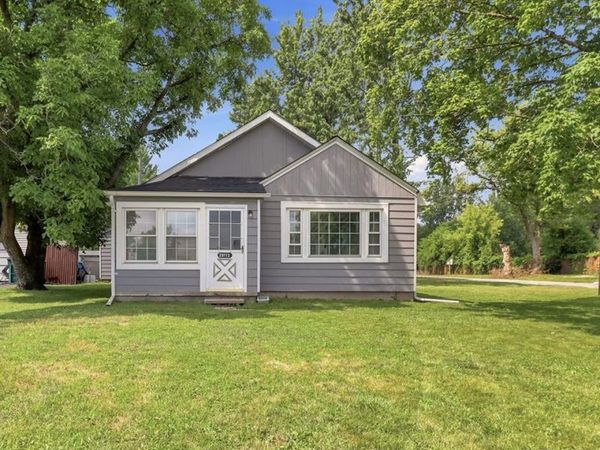28112 Ecorse Road, Romulus, MI 48174