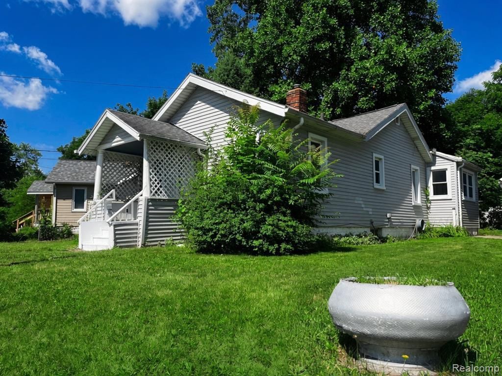 93 Omar Street, Pontiac, MI 48342 Main Photo