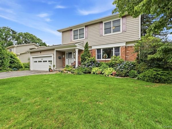 23 Maryetta Court, Syosset, NY 11791