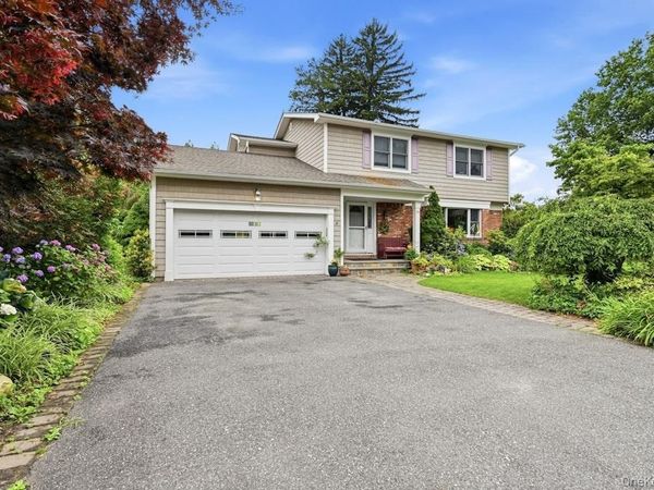 23 Maryetta Court, Syosset, NY 11791