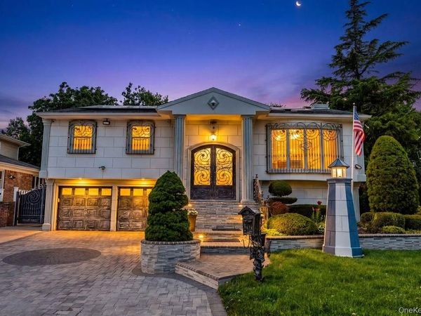 2696 Clubhouse Road , Merrick, NY 11566