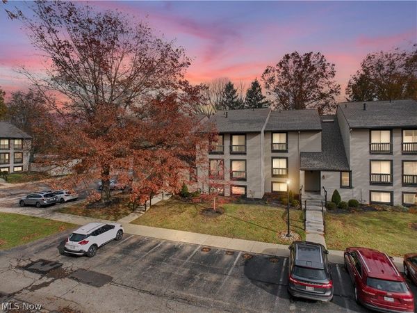 6330 Greenwood , Unit 103, Sagamore Hills, OH 44067