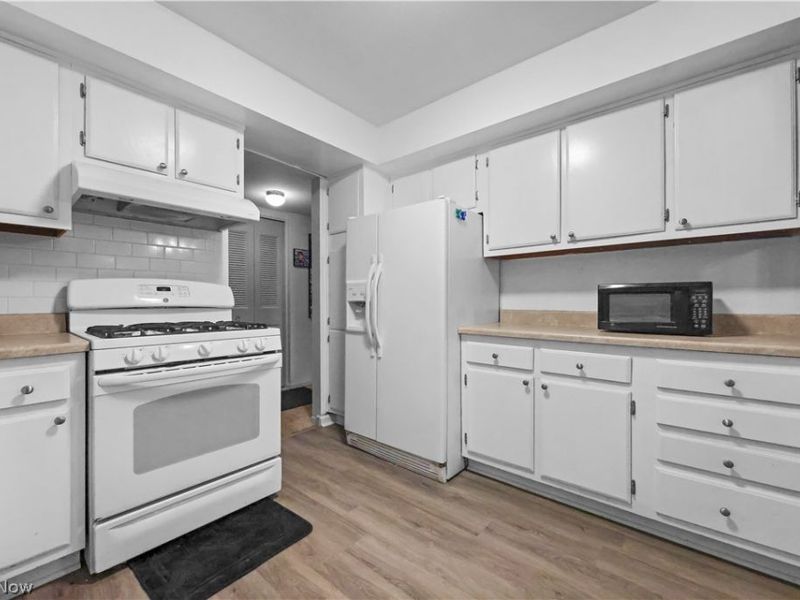 6330 Greenwood, Unit 103, Sagamore Hills, OH 44067 Photo 12