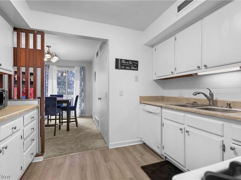 6330 Greenwood, Unit 103, Sagamore Hills, OH 44067 Photo 14