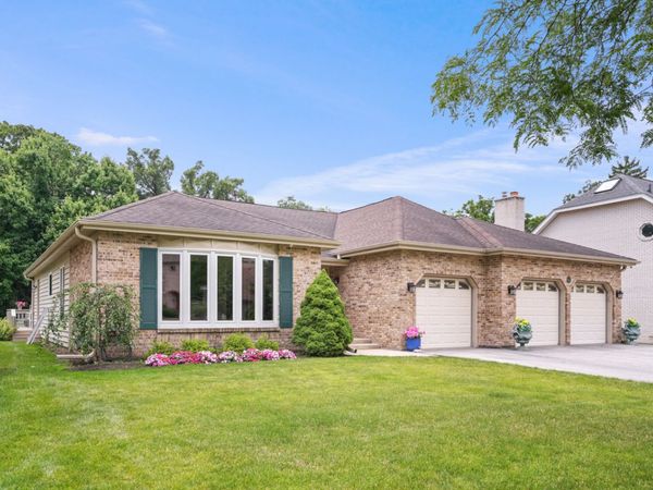 142 Elizabeth Court , Wood Dale, IL 60191
