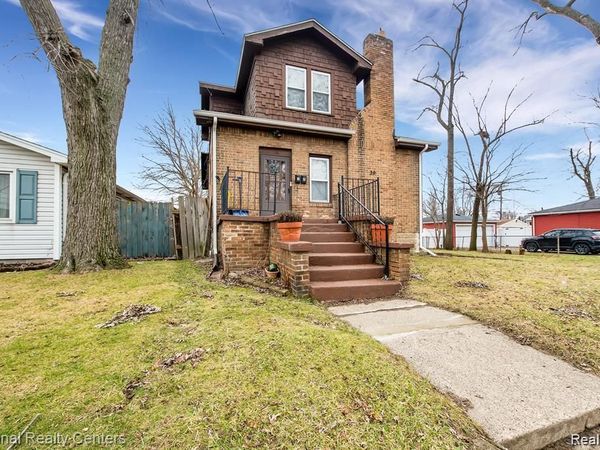 39 E Brockton Avenue, Madison Heights, MI 48071