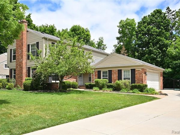 31310 Foxboro Way, Beverly Hills Vlg, MI 48025