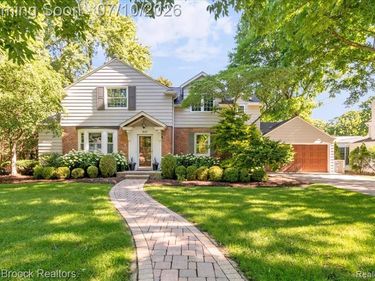 1647 Yorkshire Road, Birmingham, MI 48009