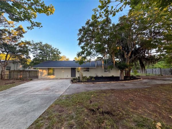 827 DORA AVENUE , TAVARES, FL 32778