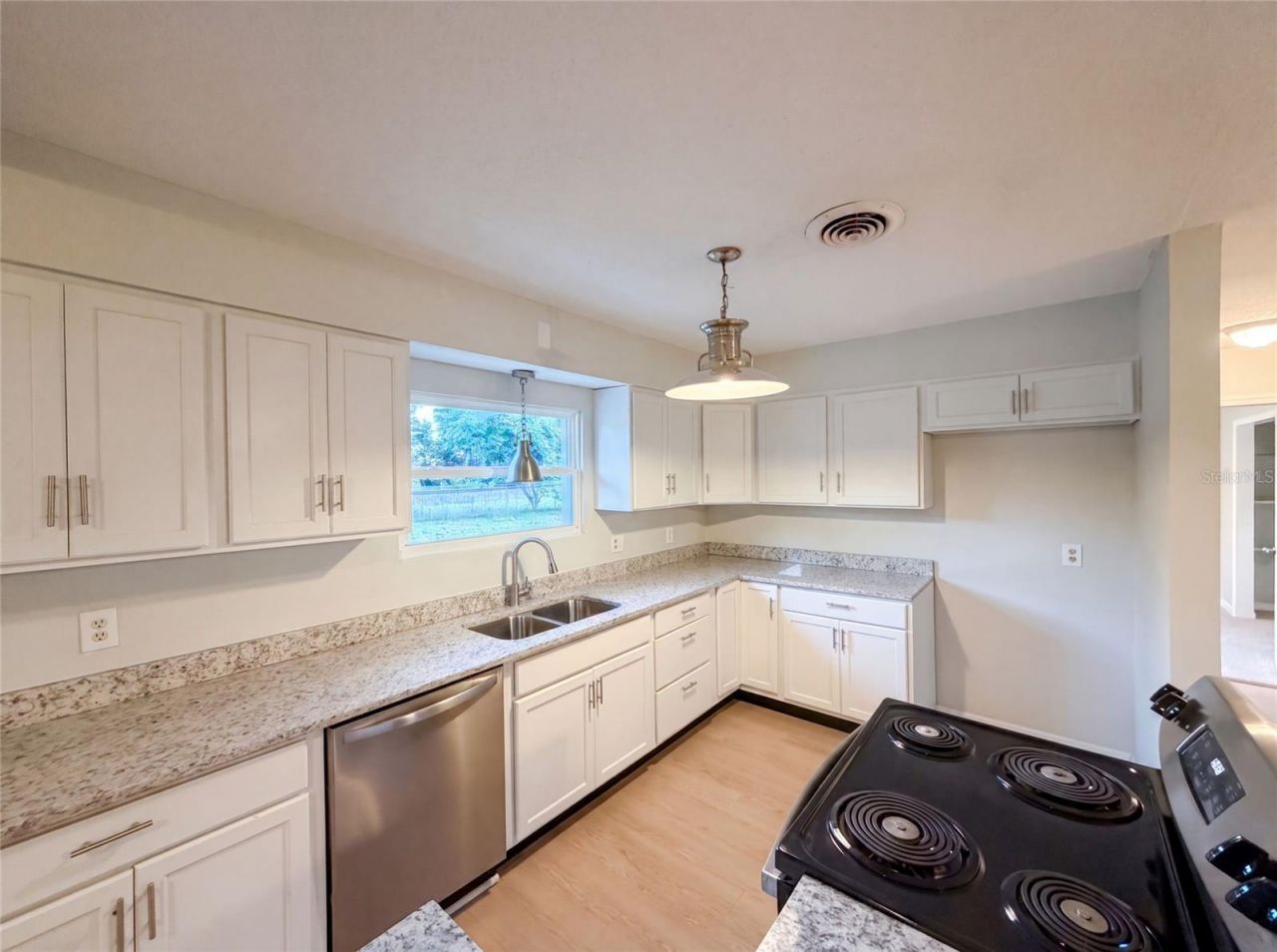 827 Dora Avenue , Tavares, FL 32778 Photo