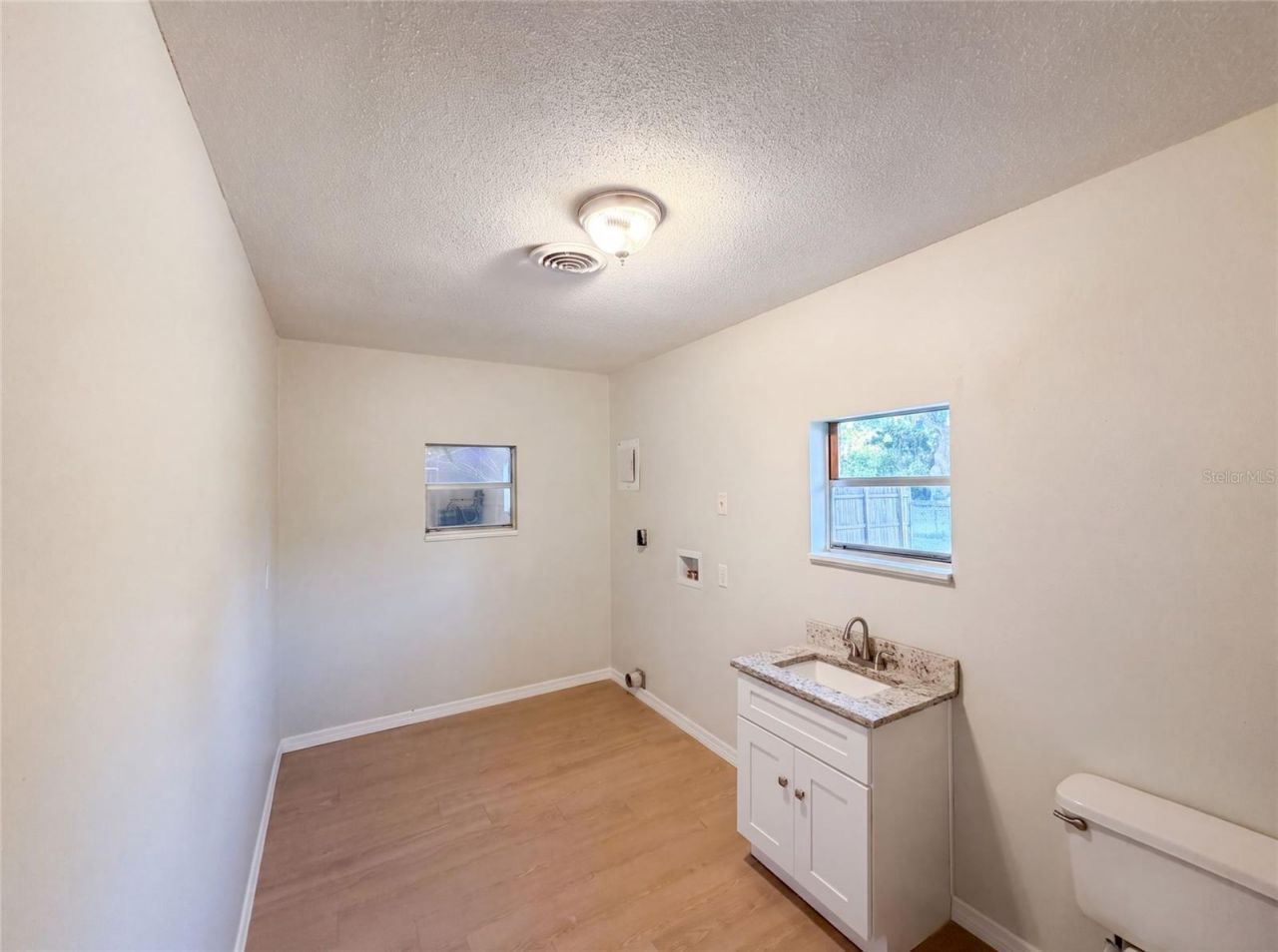 827 Dora Avenue , Tavares, FL 32778 Photo