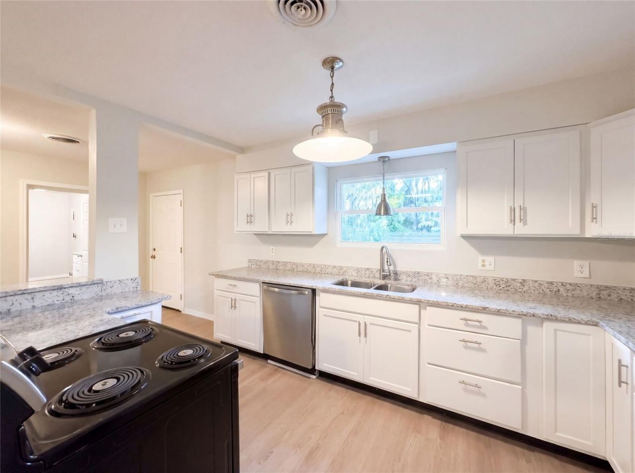 827 Dora Avenue , Tavares, FL 32778 Photo