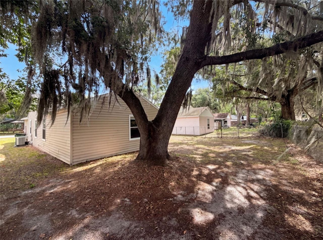 2715 Lorraine Drive , Leesburg, FL 34748 Photo