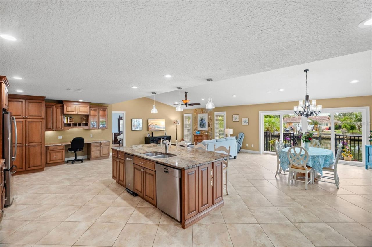 2001 Illinois Ave Ne, Saint Petersburg, FL 33703 Photo