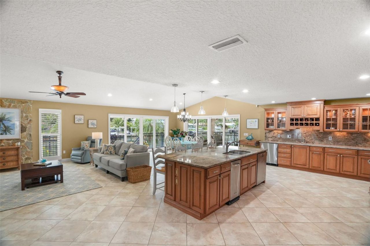 2001 Illinois Ave Ne, Saint Petersburg, FL 33703 Photo
