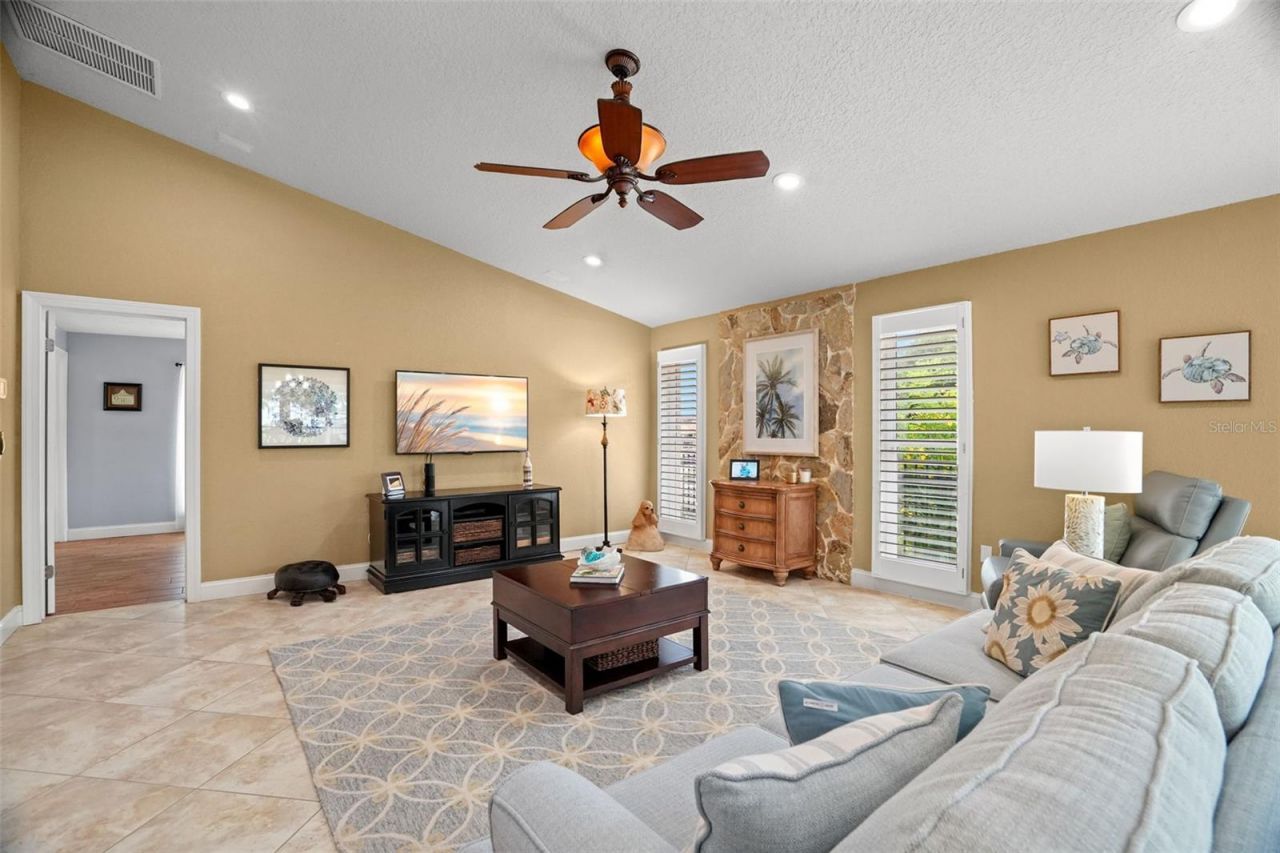 2001 Illinois Ave Ne, Saint Petersburg, FL 33703 Photo