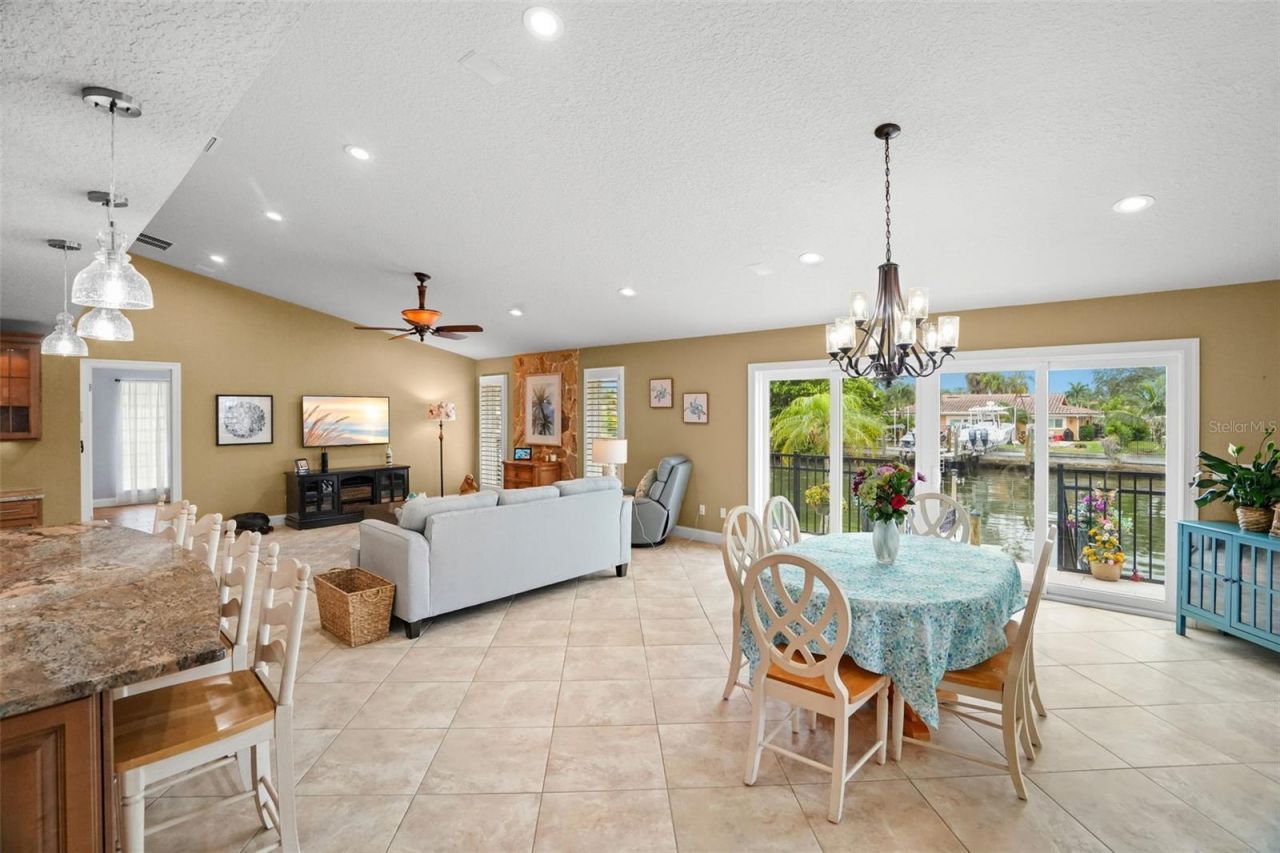2001 Illinois Ave Ne, Saint Petersburg, FL 33703 Photo