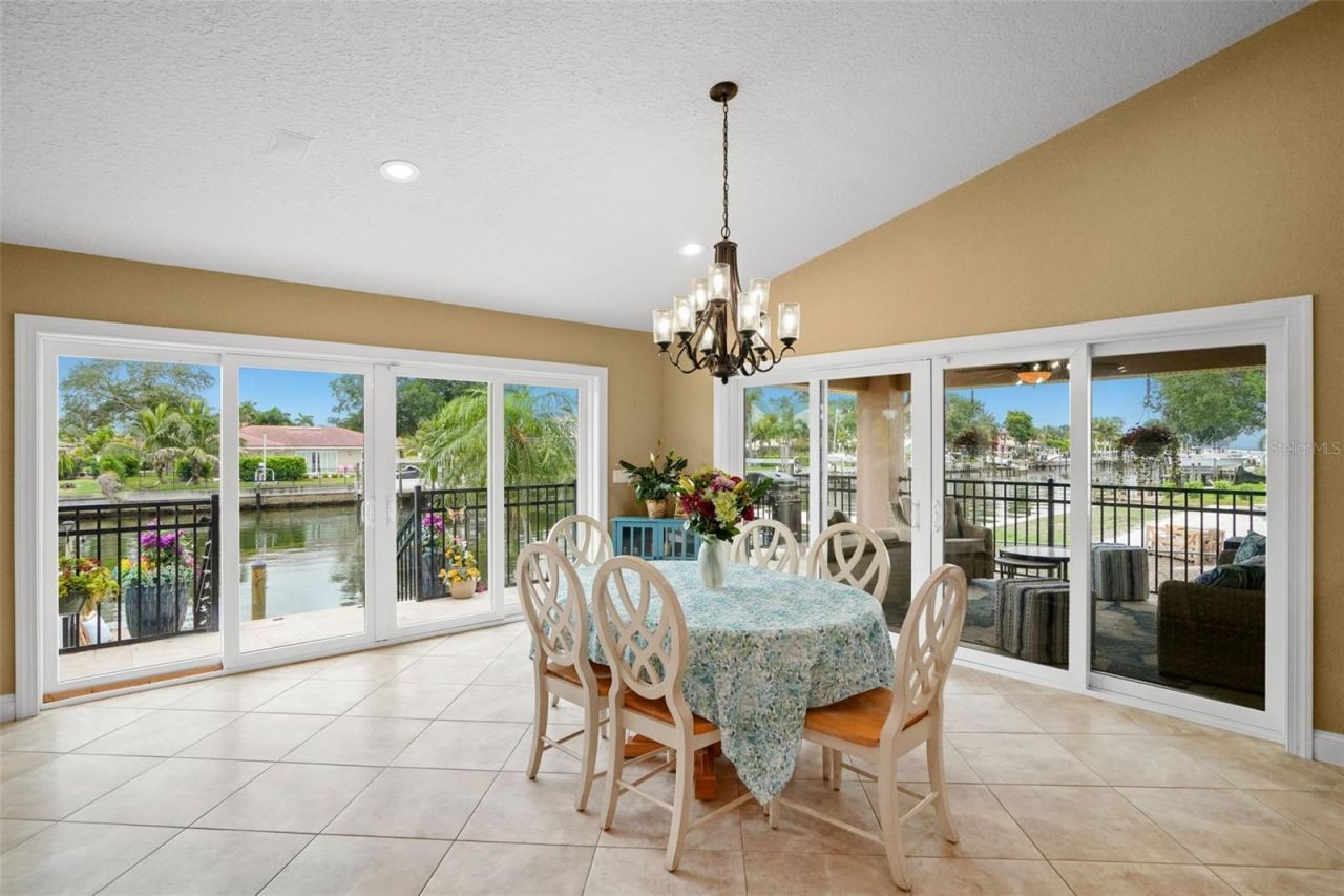 2001 Illinois Ave Ne, Saint Petersburg, FL 33703 Photo