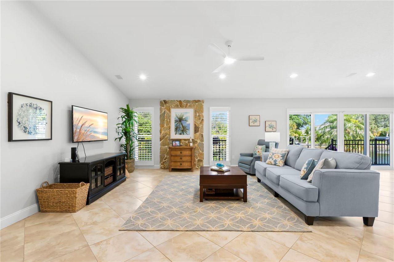 2001 Illinois Ave Ne, Saint Petersburg, FL 33703 Photo