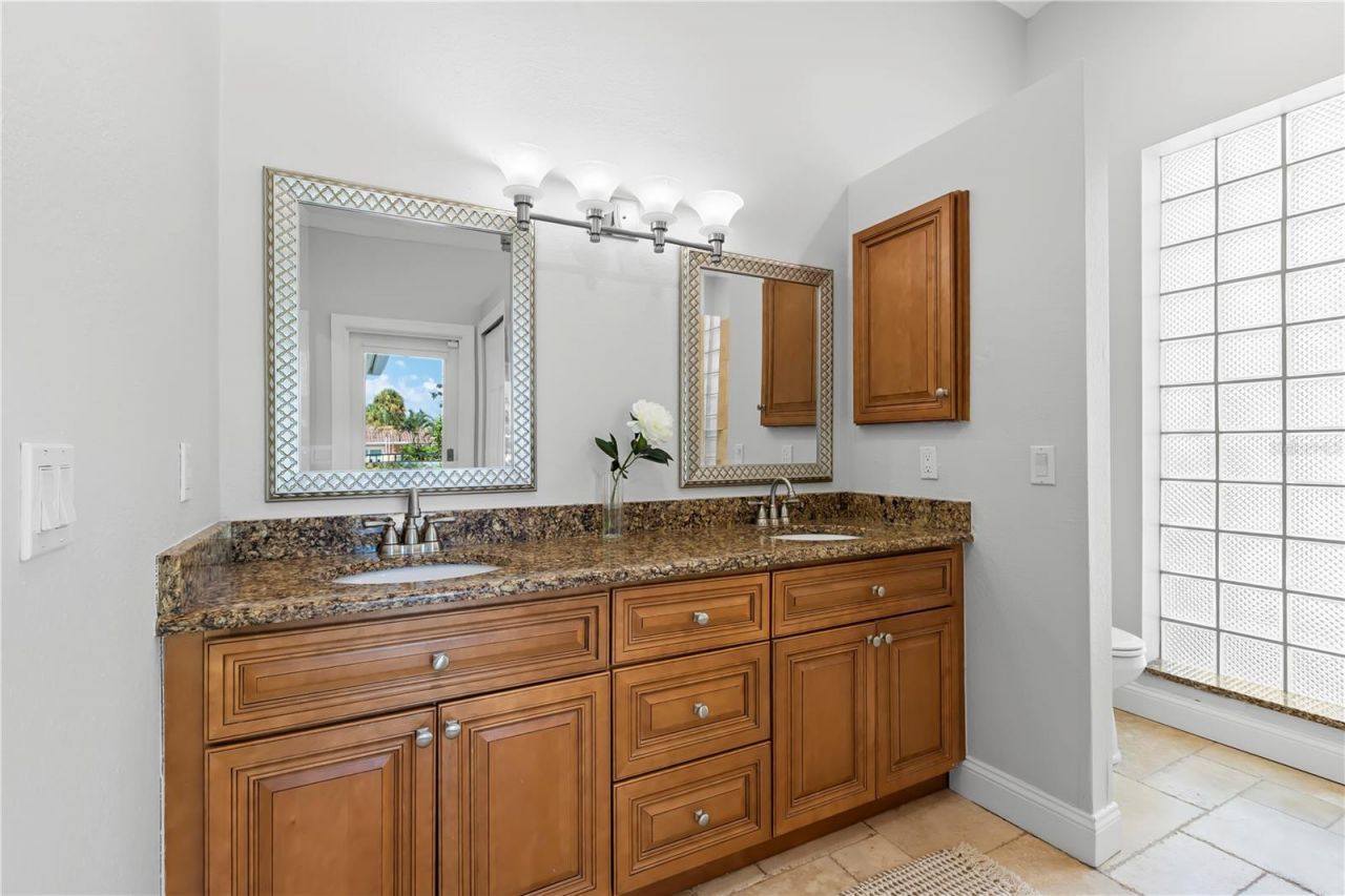 2001 Illinois Ave Ne, Saint Petersburg, FL 33703 Photo