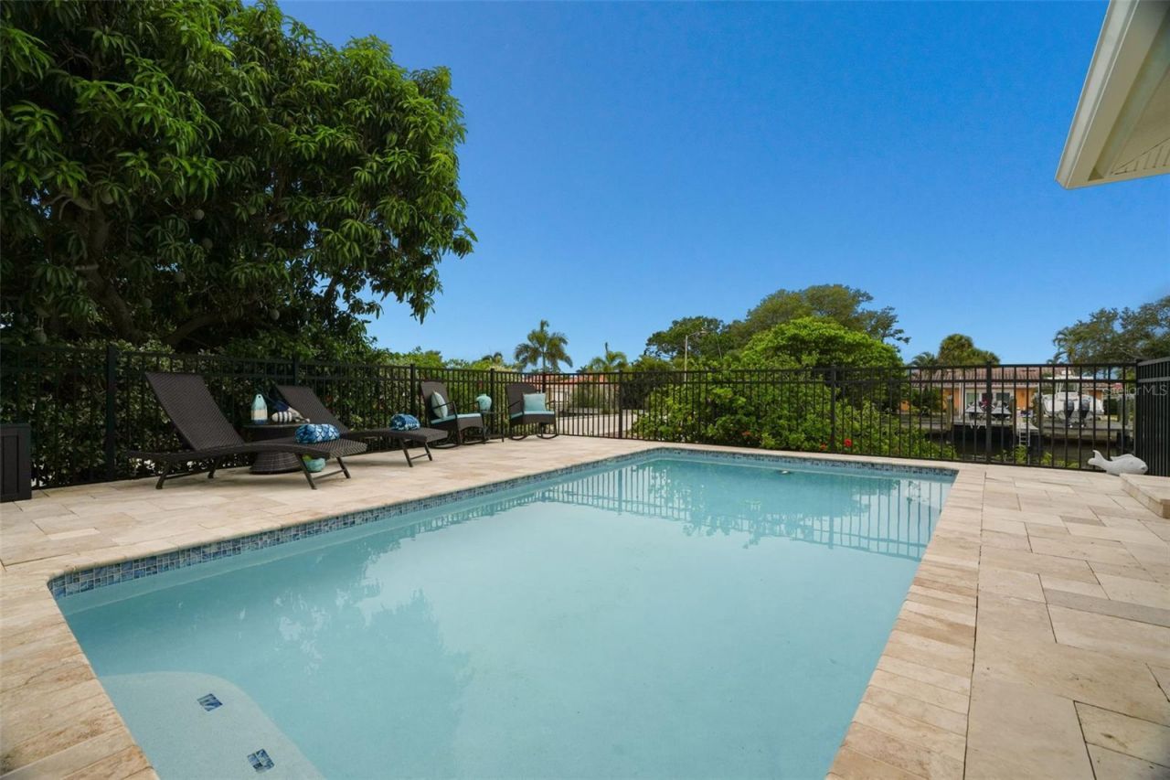 2001 Illinois Ave Ne, Saint Petersburg, FL 33703 Photo