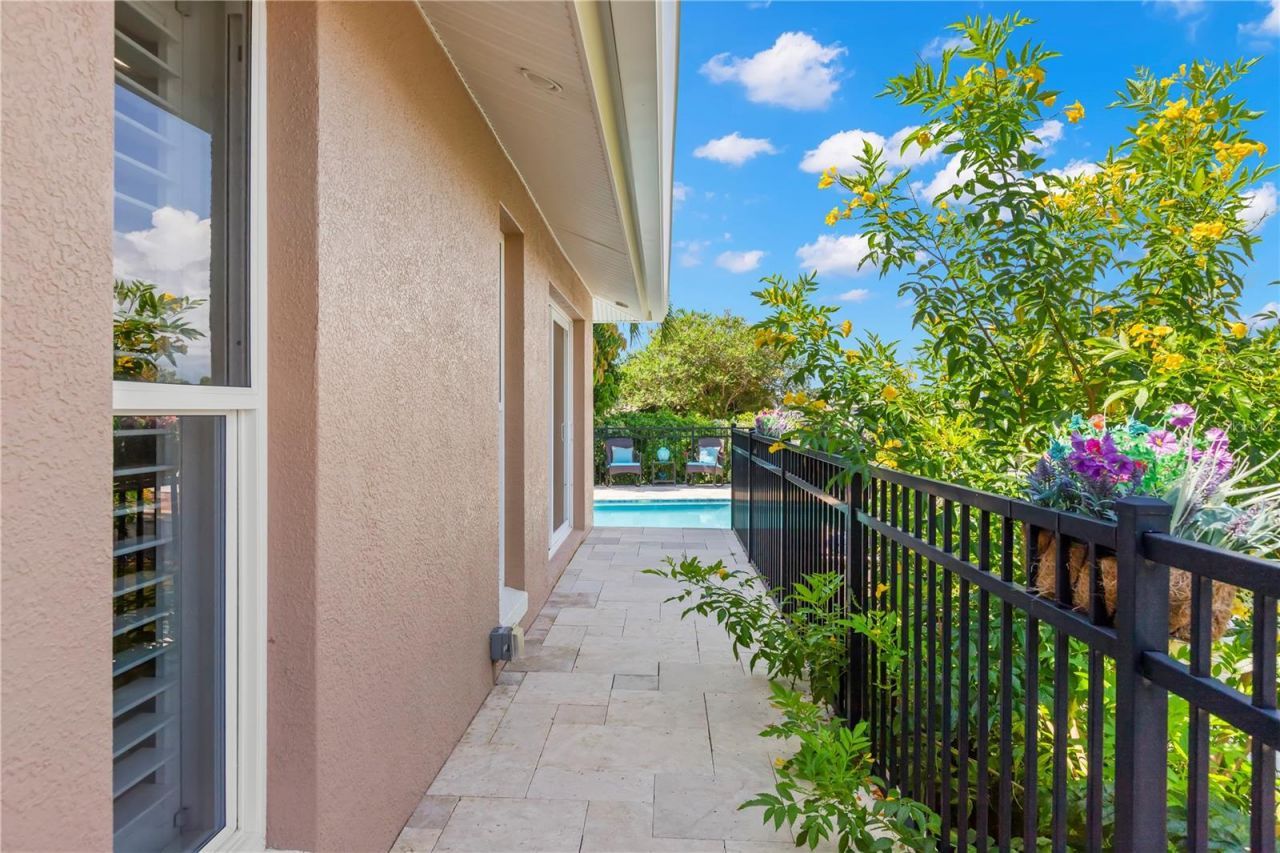 2001 Illinois Ave Ne, Saint Petersburg, FL 33703 Photo