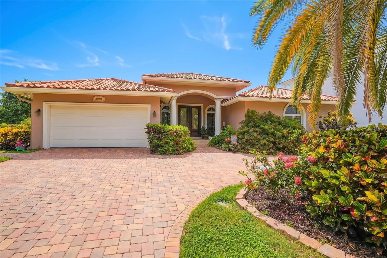2001 Illinois Ave Ne, Saint Petersburg, FL 33703 Photo