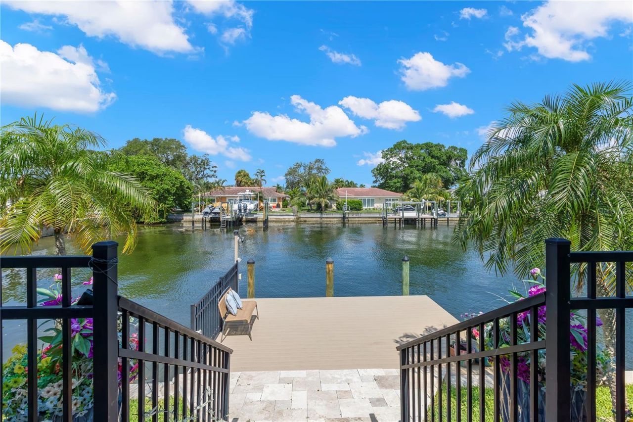 2001 Illinois Ave Ne, Saint Petersburg, FL 33703 Photo