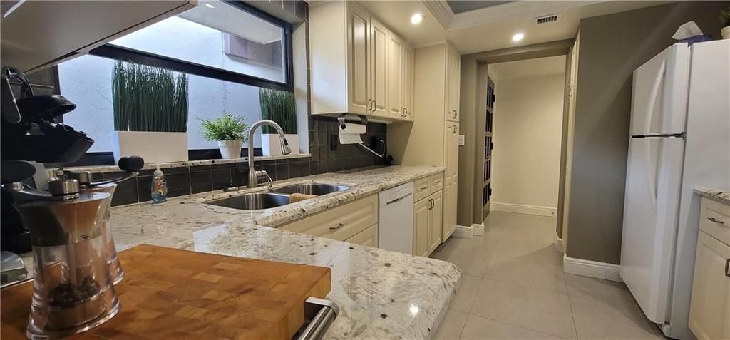 6010 S Falls Cir Drive, Unit 423, Lauderhill, FL 33319 Photo