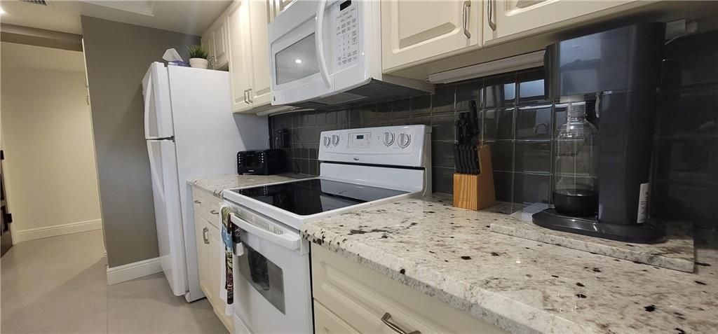 6010 S Falls Cir Drive, Unit 423, Lauderhill, FL 33319 Photo