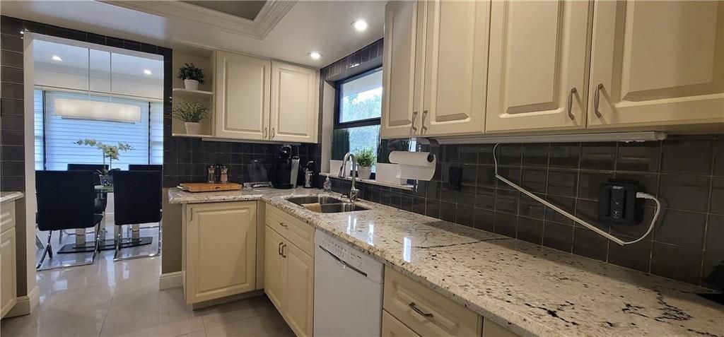 6010 S Falls Cir Drive, Unit 423, Lauderhill, FL 33319 Photo