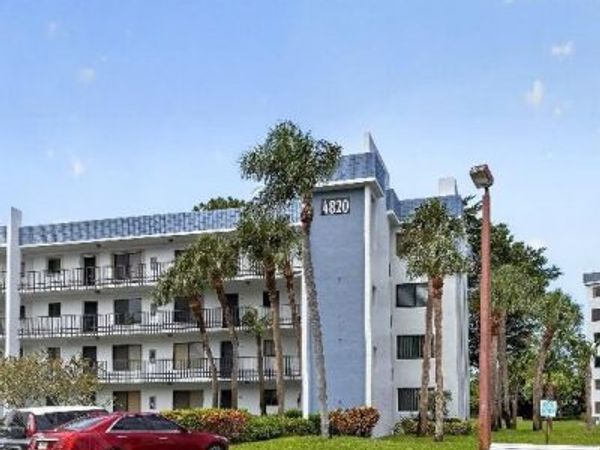 4820 W Lucerne Lakes Boulevard W, Unit 402, Lake Worth, FL 33467