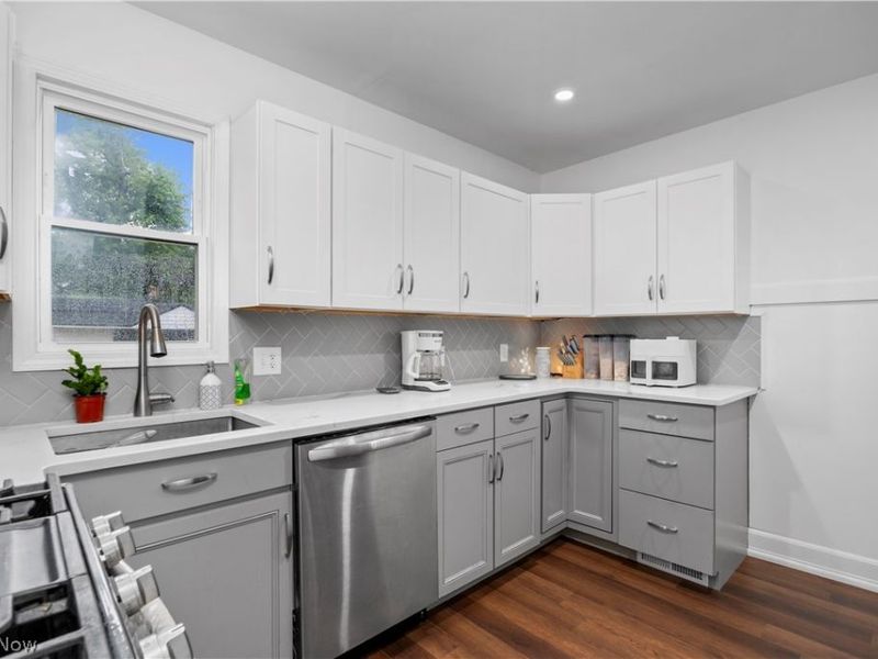 18318 Homeway Road, Cleveland, OH 44135 Photo 9