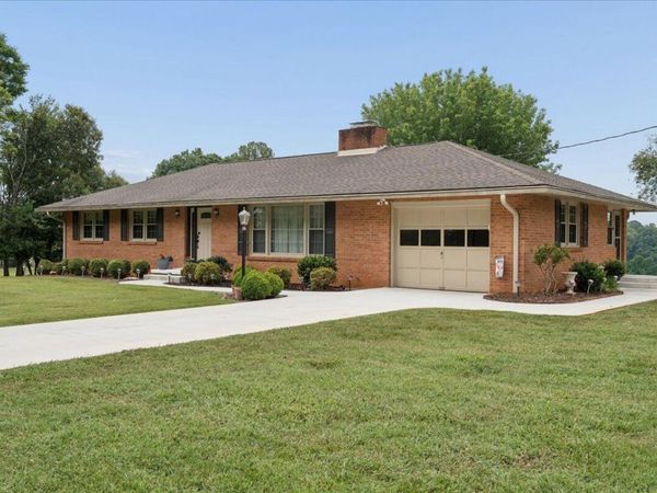 2310 Triggs RD, Bedford, VA 24523