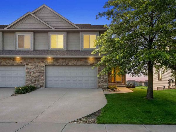 132 S Park Ridge Rd, North Liberty, IA 52317